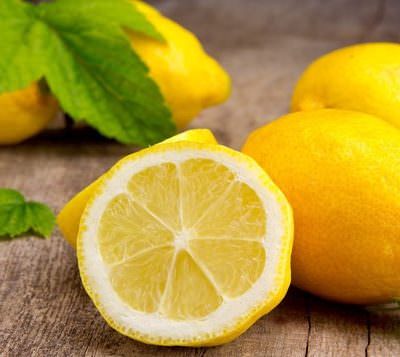 Медики розповіли, чому потрібно щодня їсти лимони